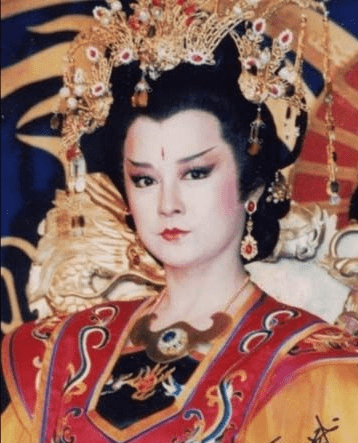 姿色媚丽，性格阴狠刚强，毁誉参半，独领风骚，成一代女皇_搜狐网