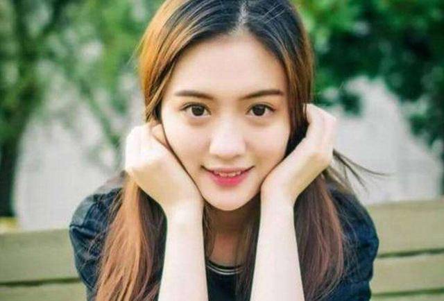 老雷的菜里边的女的是谁 7e7c4298f10843b984249bce7ccc1330.jpeg