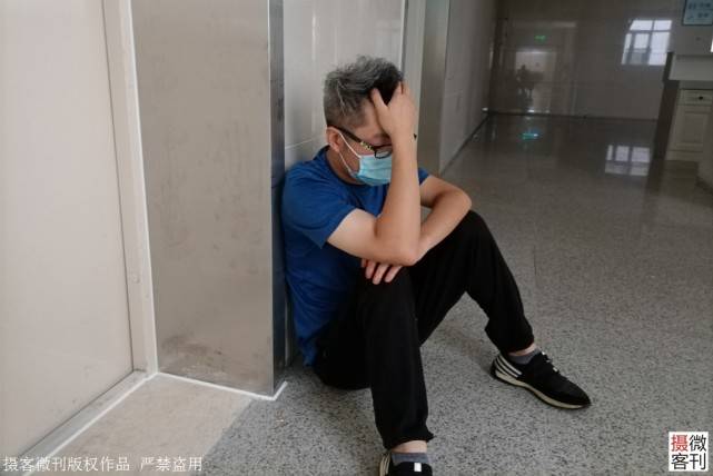残疾|儿子10岁后却发现悲剧了湖北残疾理发哥娶娇妻幸福满满