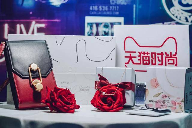 门店|爱情消费爆发！曾经90%的门店生意停摆，一夜间一个单品卖出700万