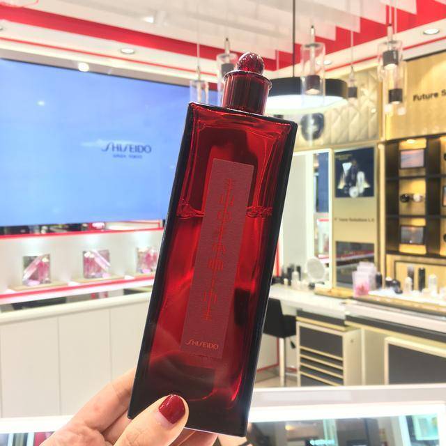 肌肤|4款超滋润的化妆水推荐：混合皮油皮敏感肌全都有,总有一款适合你