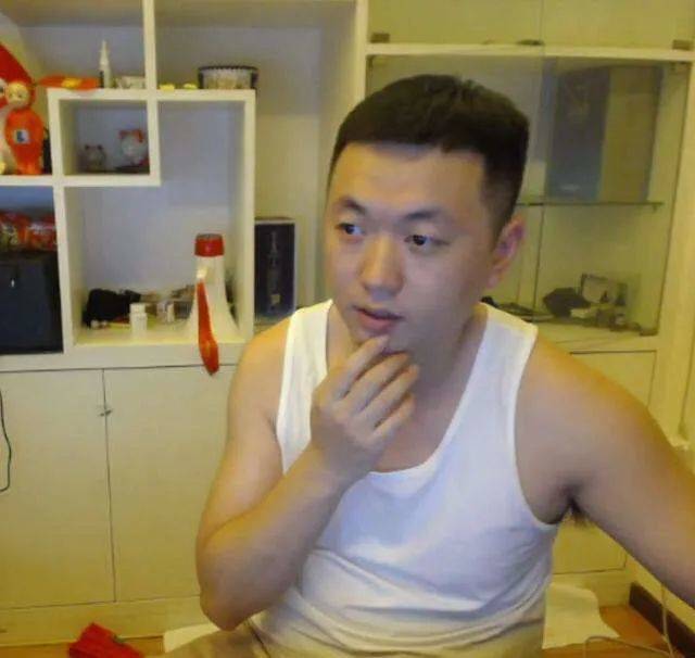 拳王邹市明擂台ko药水哥拳迷他级别小药酱很可能把他ko