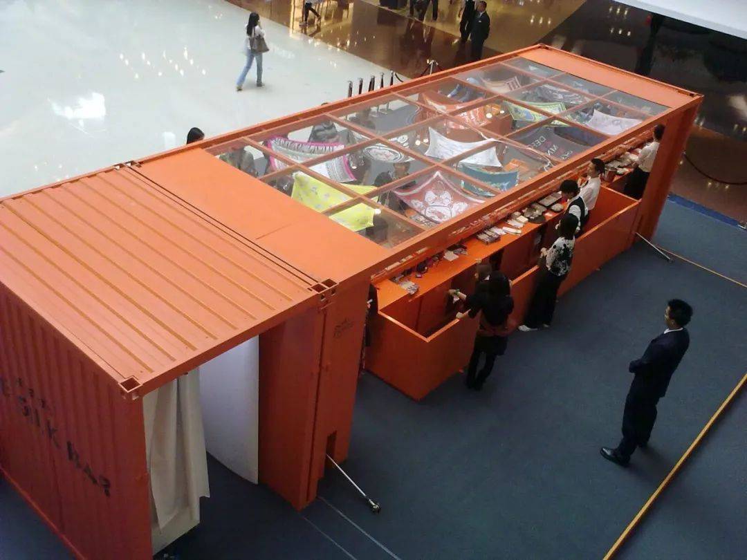 摊位|酷 ！“ 脏、乱、差 ” 的地摊如何逆袭成为“高级移动商店”