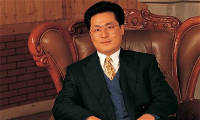 他26岁创业,30岁成亿万富翁,却被仇恨蒙蔽双眼