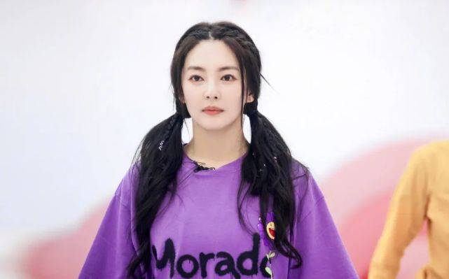 鹿晗|为跟前老板暗中较量，被嘲蹭热度无底线的她冤不冤？