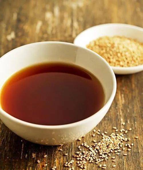 鲁花|22款芝麻油对比测评：3款检出掺假，知名品牌鲁花、福临门表现怎样？