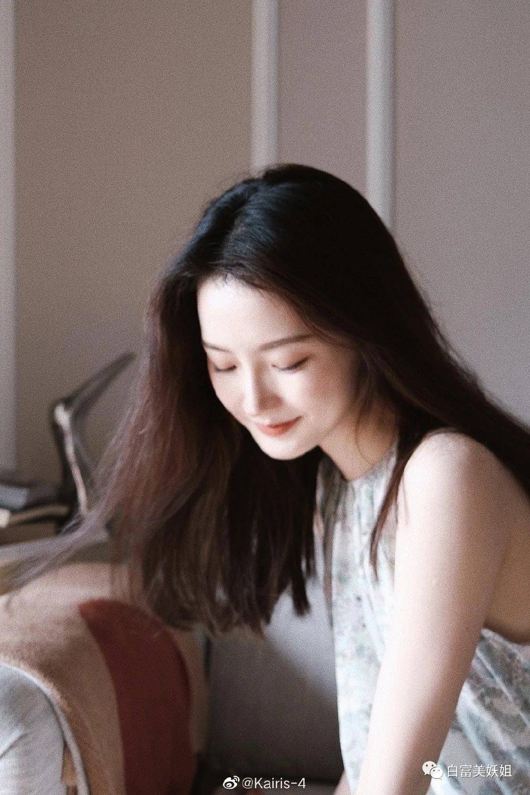 阿四|B站学霸网红靠一张脸赚百万，还让50w人酸她的爱情…