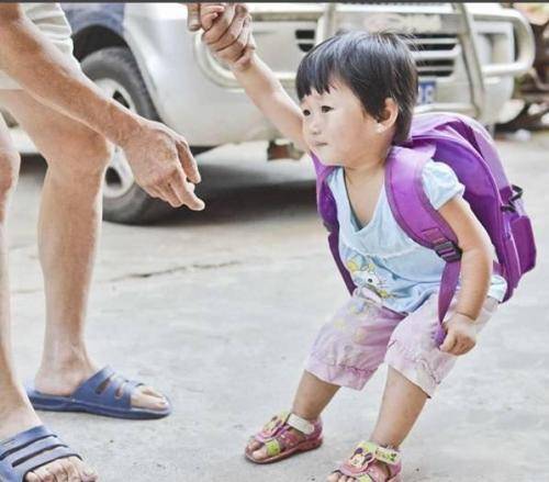 报警|女儿在商场被拐，父母报警寻找，一小时后相见险些没认出来