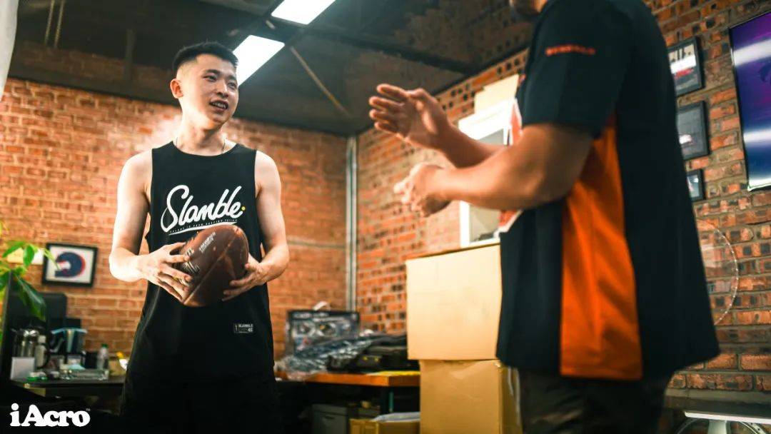 工作|iAcro设计师开什么车？