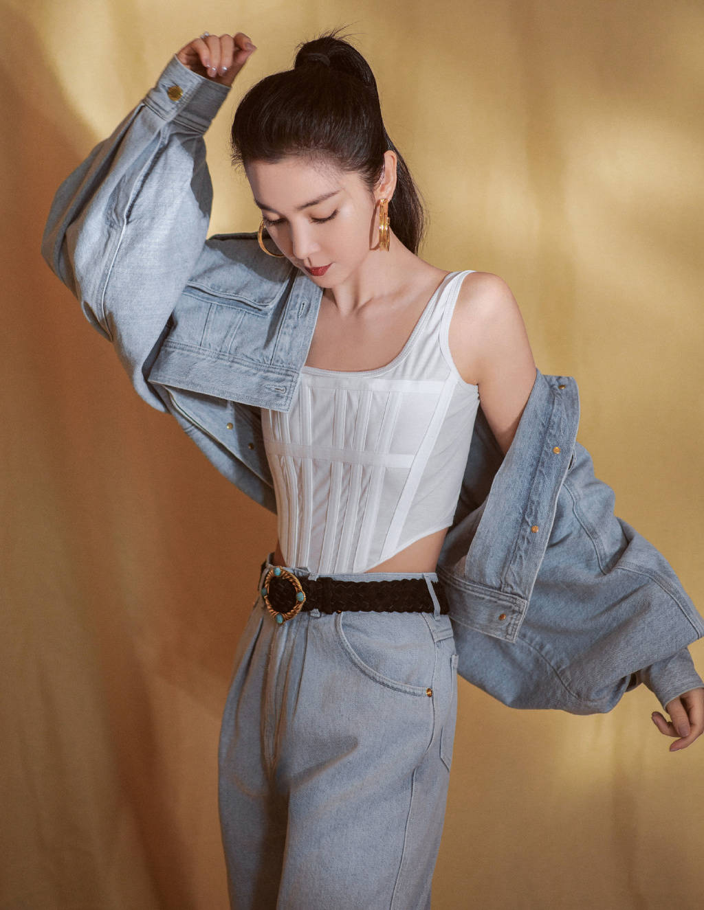 赵丽颖|与赵丽颖周也同框美成C位，47岁的李冰冰靠的可不止是冻龄的脸