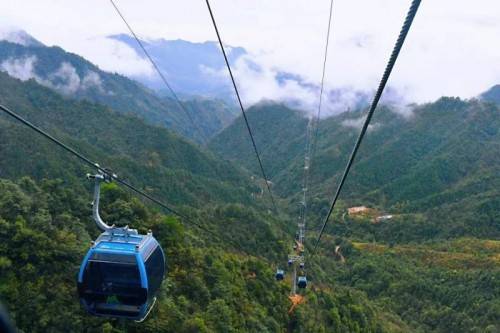湖南莽山五指峰中国首个全程无障碍山岳型景区