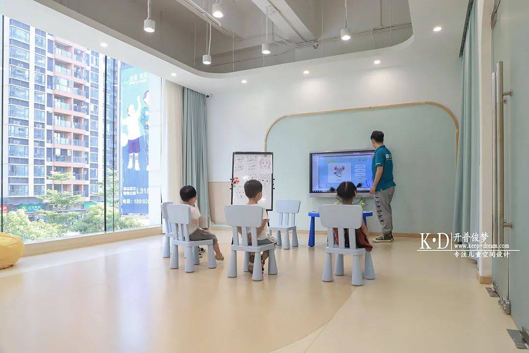 怎样装饰教室最好看 9135fd36b6334cf1bdcfcc29639c99eb.jpeg