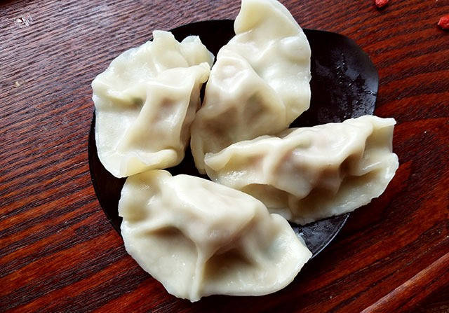 饺子皮太硬了是怎么回事 982954e238584ff8a7af59d2f689cedd.jpeg