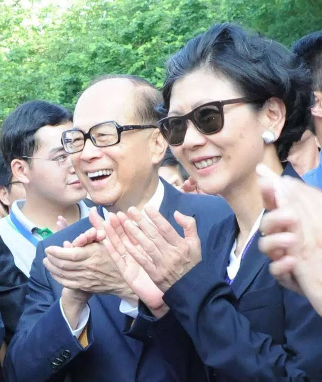 曾助|周凯旋带保镖随行气场足，曾助李嘉诚轻松化解危机，人生顺利逆袭