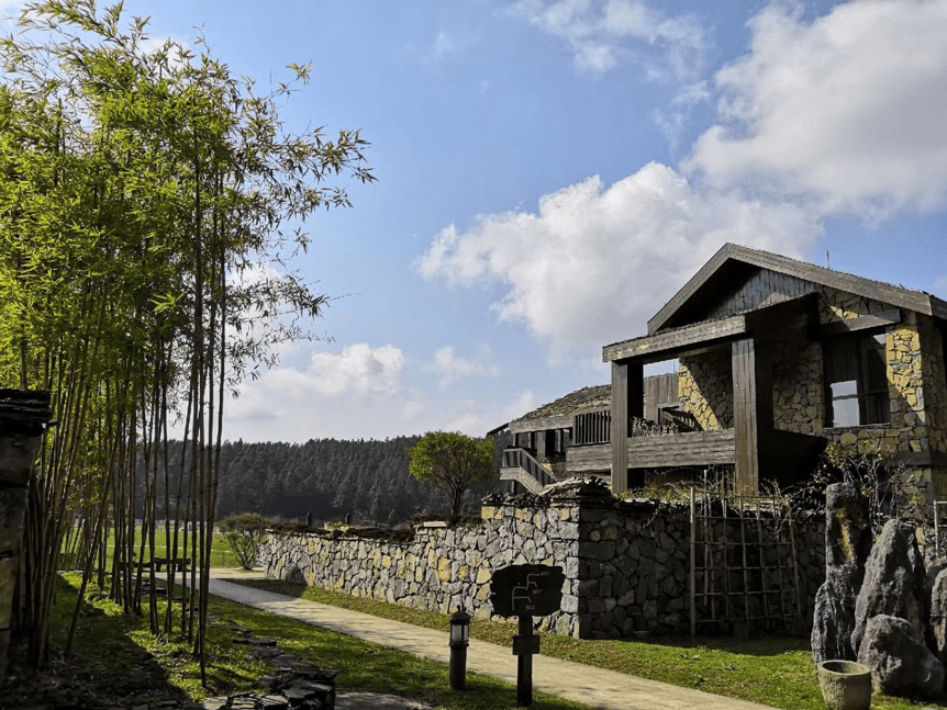 国庆节就去武隆仙女山吧,因为那里有家酒店叫华邦