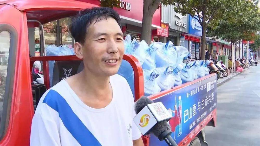 送水师傅把纯净水倒了，结果受到了奖励，咋回事？