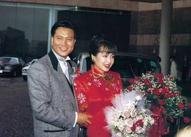 28年前的世纪婚礼，邵逸夫主持周星驰伴郎，为何