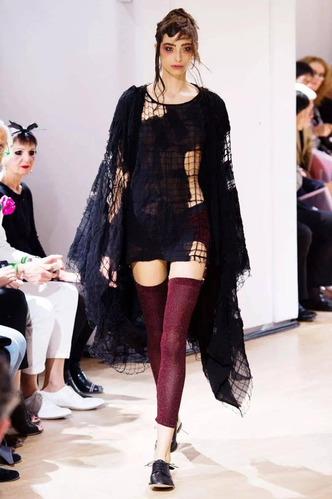 服装|设计灵感 |神秘暗黑的哥特风格