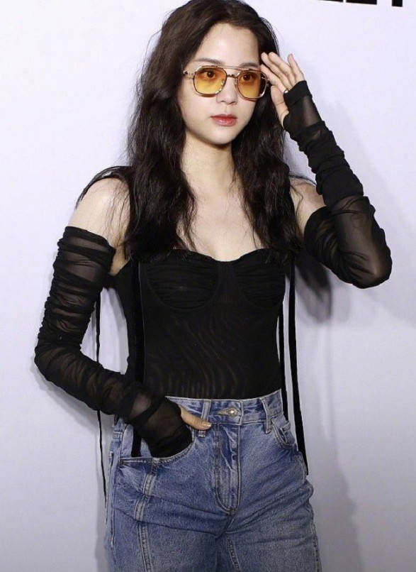 身材|有种“照骗”叫欧阳娜娜，生图中暴露身材短板，骨架看着比男人还壮