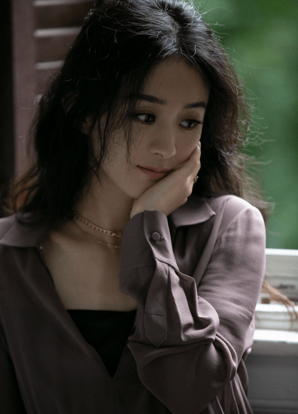 柯基|天不怕地不怕，就怕赵丽颖穿马丁靴？别人穿显腿细，她却秀出柯基腿