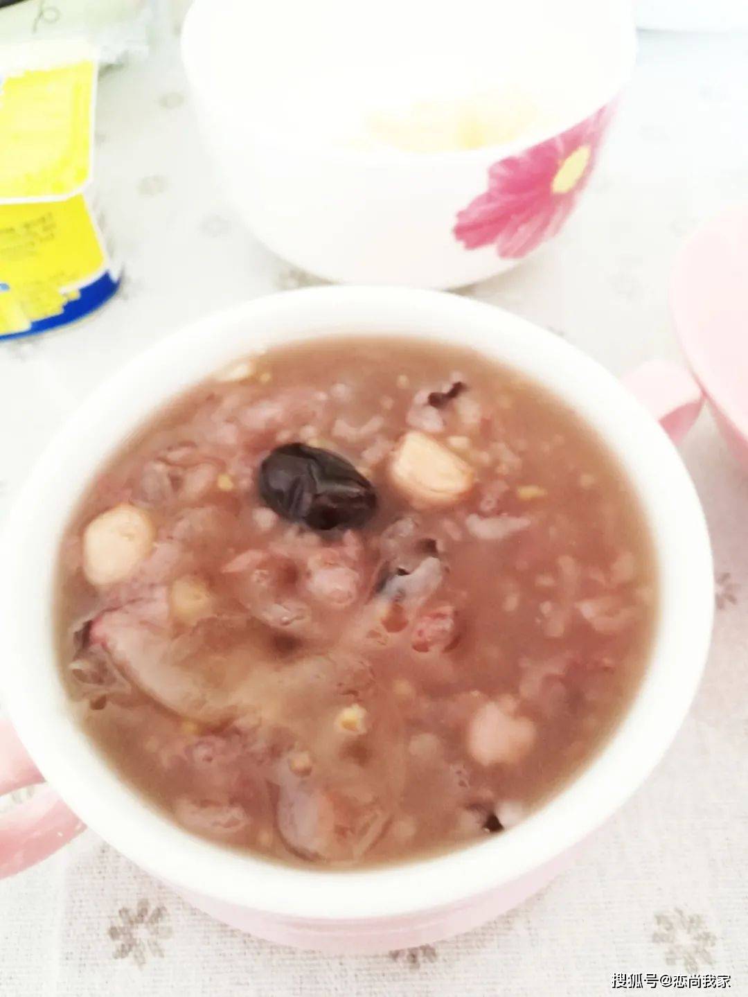 银耳煮粥放什么米 b403aeb3583c4a999ea2a6f2cceefd76.jpeg