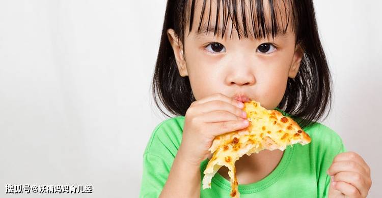 牛奶|很多妈妈不知情，天天买给孩子吃5种食品会让孩子早熟、长不高