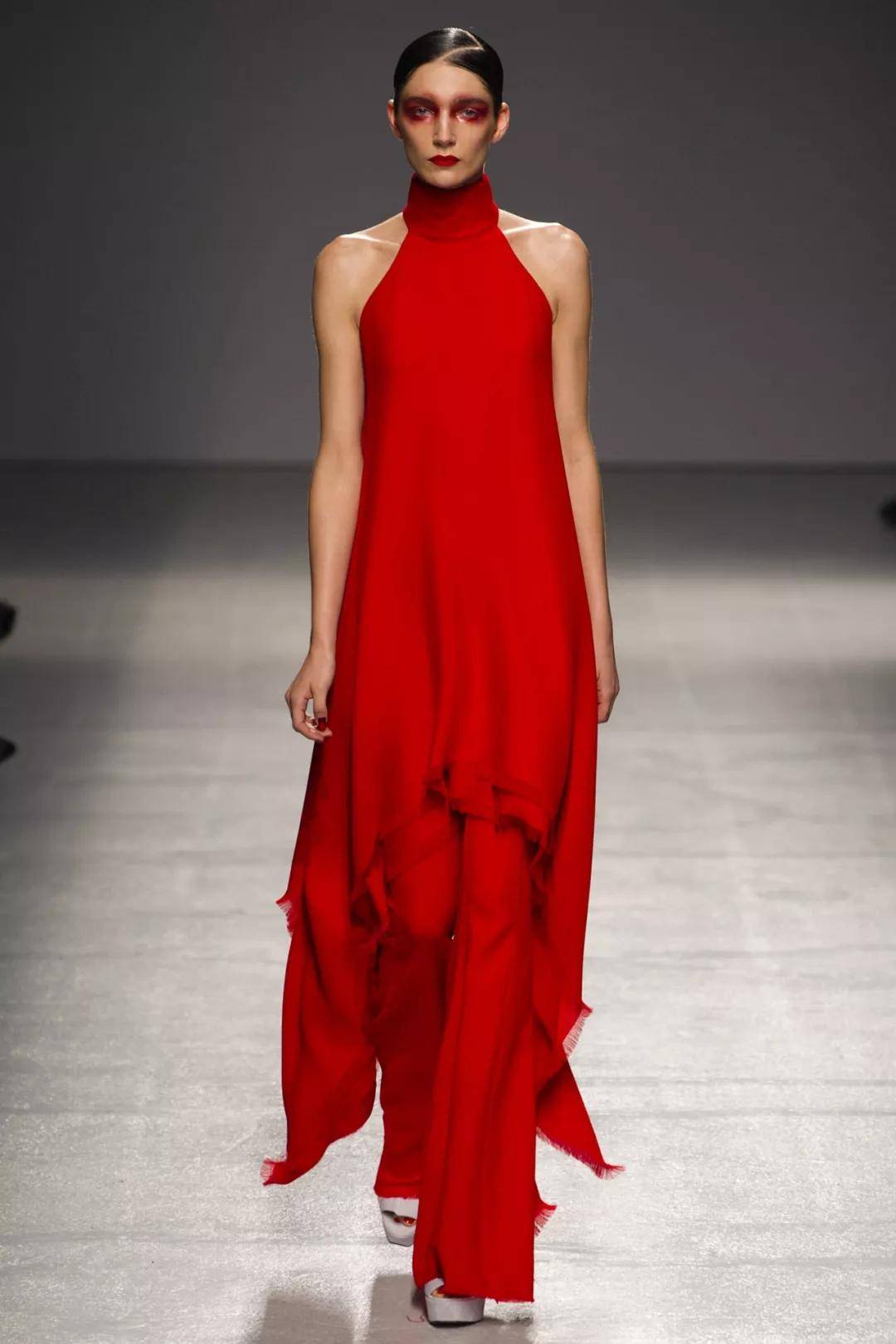 服装|设计灵感 |神秘暗黑的哥特风格