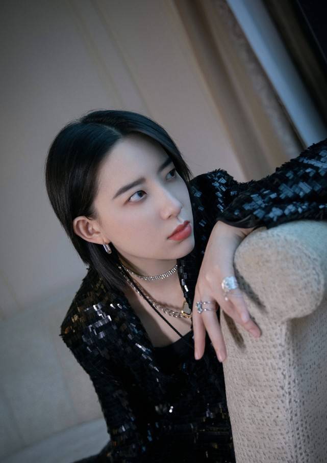 节目|原创凭借选秀彻底翻红,现在是人气王,她应该算是逆袭了