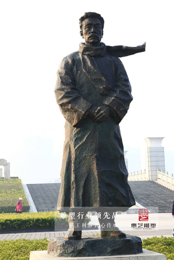 鲁迅雕塑鲁迅的方向就是中华民族新文化的方向