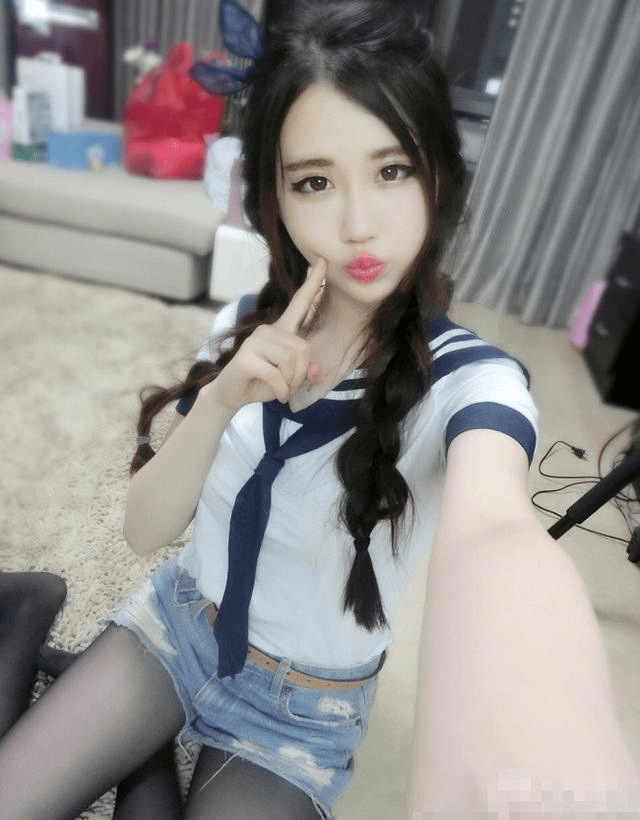 不安分|轩子刘思瑶退网不安分？主播JK装无意流出，一姐宝子啊气质上碾压