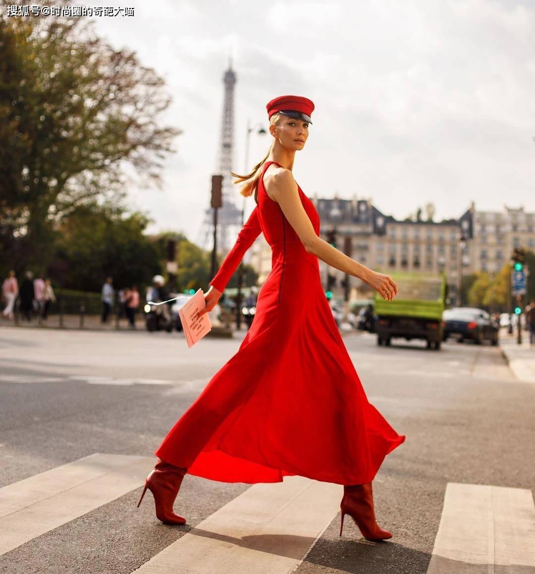 身材|39岁辣妈连身材都胜人一筹，跟人形芭比似的，集优雅与帅气于一身