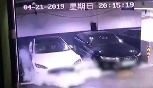 比亚迪|每次三元电车自燃，都是在给刀片电池做宣传