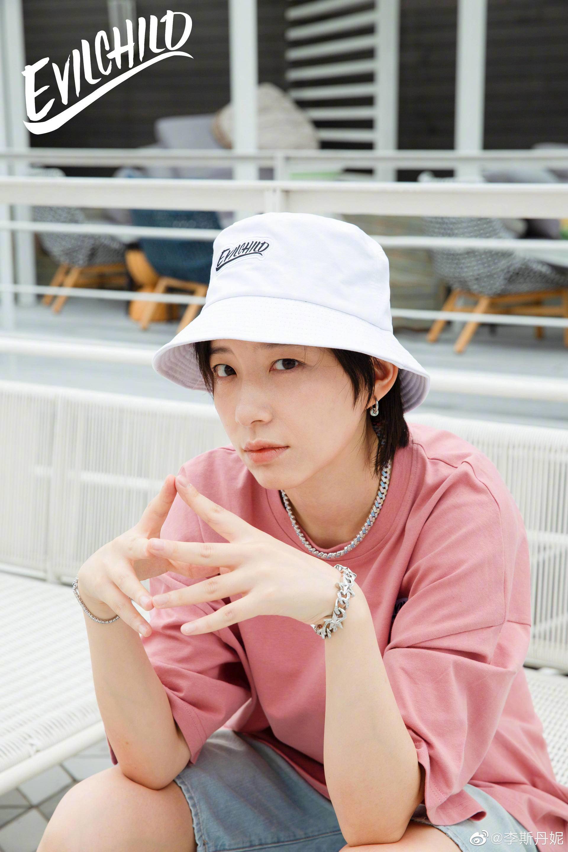 李斯丹妮|揭秘为啥李斯丹妮、蔡徐坤、权志龙穿着 Balenciaga Prada新潮流看来很高级？