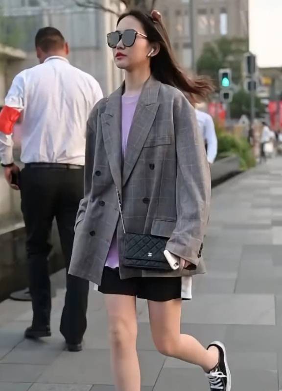 运动裤|“混搭风”悄然火起来了，西装＋运动裤，效果让人太惊喜了