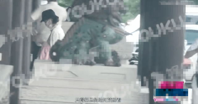 佟丽娅带儿子出行零互动,4岁朵朵超独立