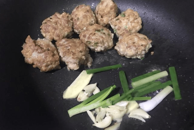 蒜头怎么炸才香 c5366dcdef044e31912028efd4893283.png