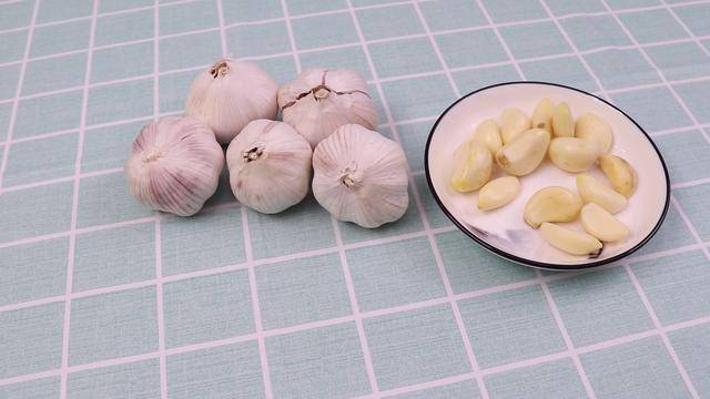 熟蒜对胃有刺激吗 091d0226e09f401892b15038f1c63035.jpeg