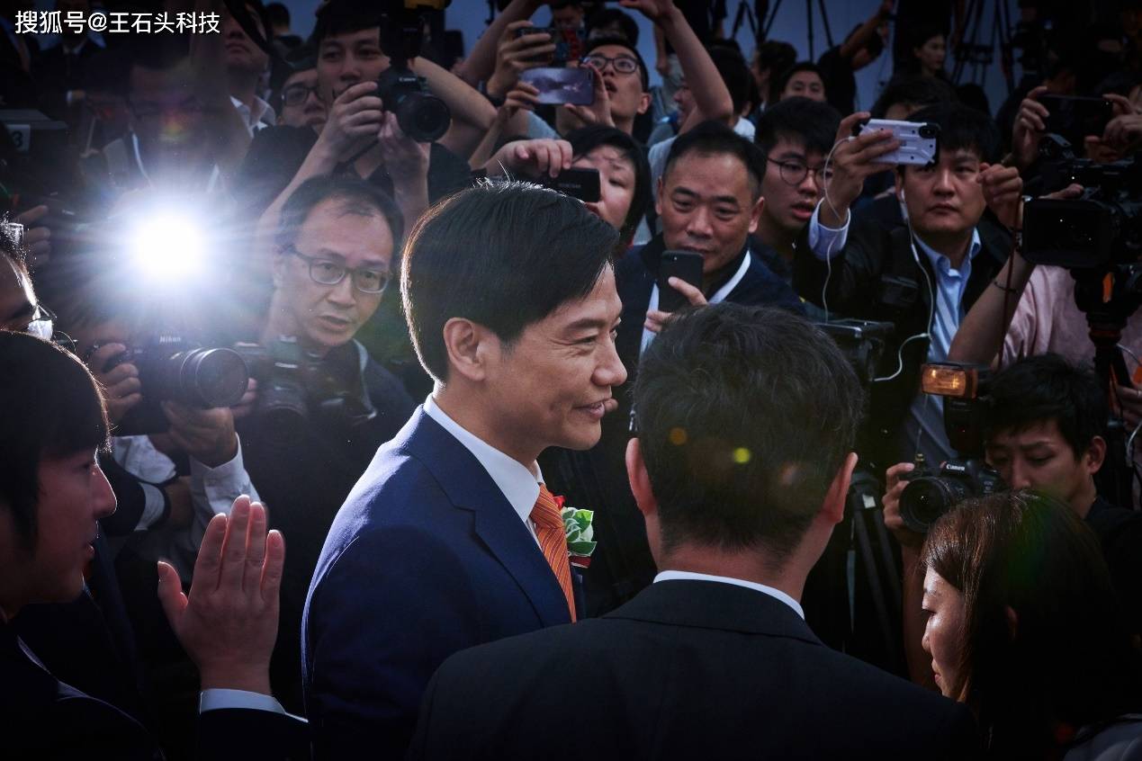 雷军“再造”亿万富翁！评价合伙人：勤奋得像在对童年经历复仇！_搜狐网