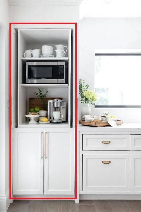 高柜|厨房不实用怪自己，灶台侧面没留空30公分，定制高柜将厨电嵌中间