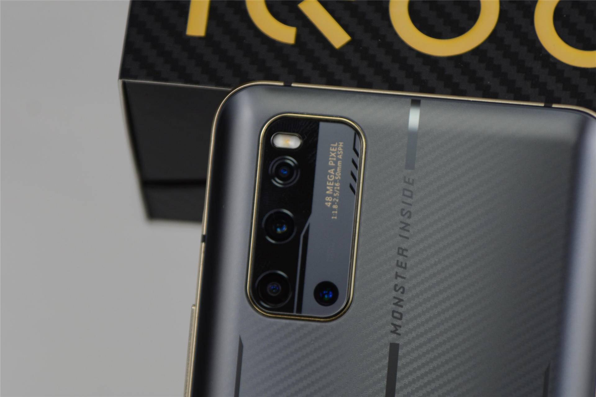 手感|iQOO 3变形金刚限量版，手感一流，要的就是这个范儿