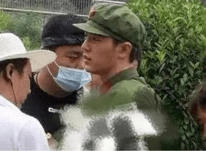 肖战《王牌》路透汇总,狂抹黑粉脸部发福,军人气质受质疑