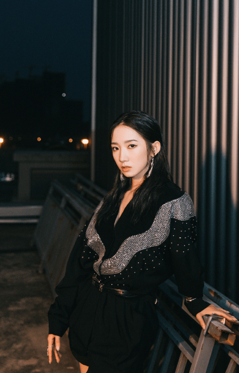 短裤|孟美岐不愧是“女团队长”,短裤秀出大长腿,个性低调超有范