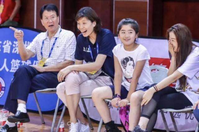 黄多多|10岁就长到1米7，网友：饮食很重要有种“基因”叫姚明女儿