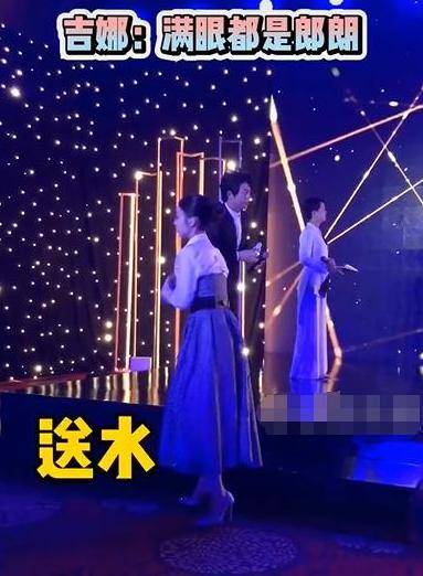 弹钢琴|原创吉娜为1岁宠物兔庆生，郎朗弹钢琴助兴，幸福温馨像一家三口