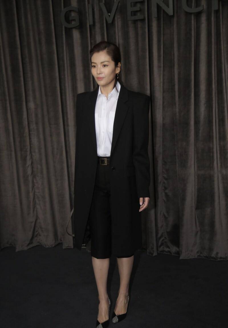 刘涛|刘涛和高圆圆罕见同框，同穿黑色裤子，却美出了不一样的效果