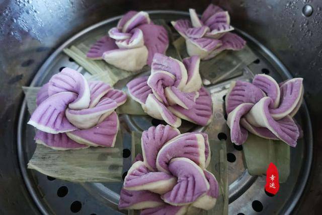 风车|蒸出来的花式馒头，像个风车又像是一朵花用一个紫薯