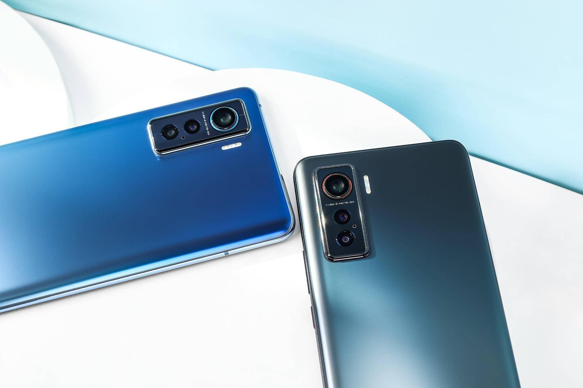 点燃|买到就是赚到！iQOO 5全面开售，点燃你的开学季