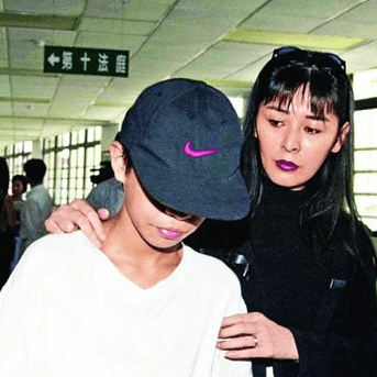 深爱王祖贤15年的齐秦,为何对小24岁妻死心塌地?