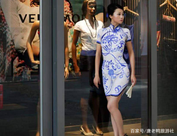 眼力|女孩穿透明旗袍出门,专门考验路人的眼力,却无一人识破!