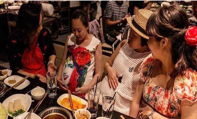 怀孕肚子一边大一边小怎么办 483e4ede4d974d218db07def33da3f4c.jpeg